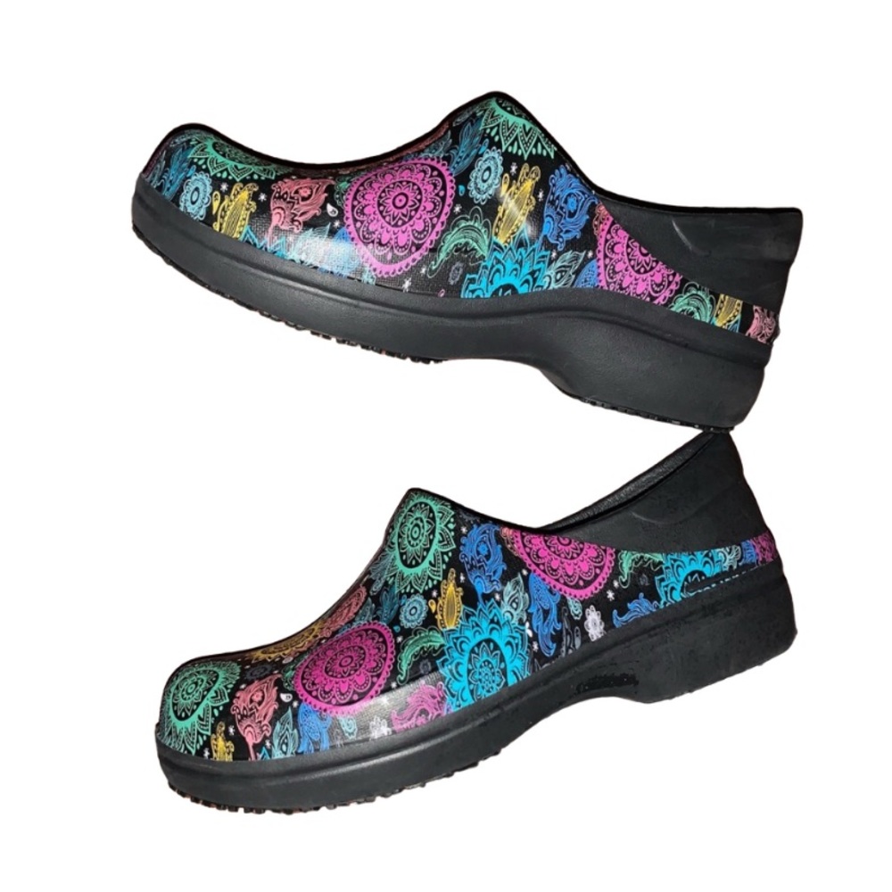 Crocs Neria Pro II Dual COMFORT paisley floral clogs women’s shoes size 9